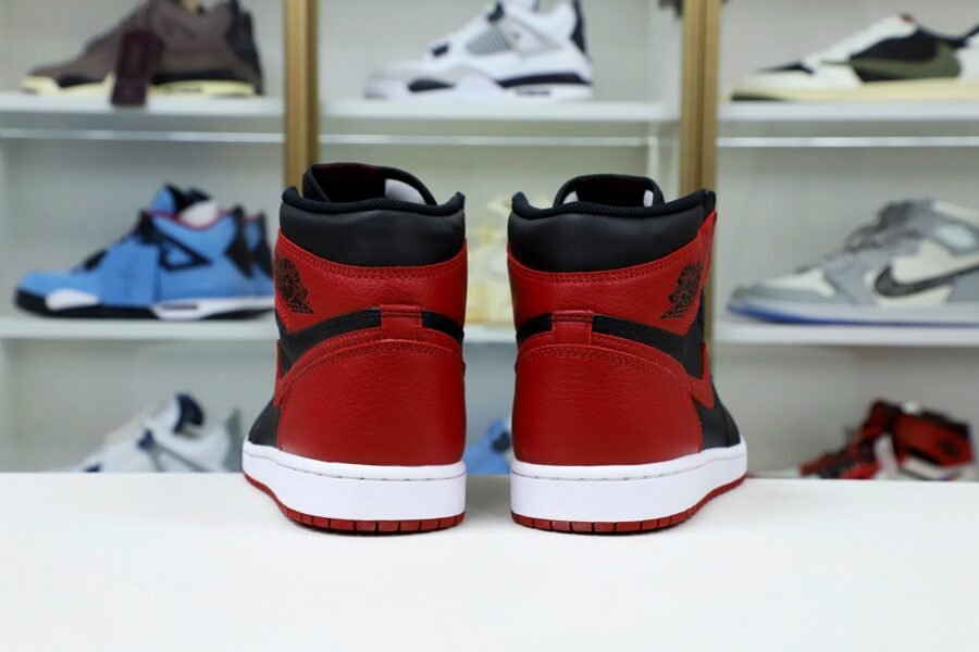 AIR JORDAN 1 RETRO HIGH OG 'BRED'