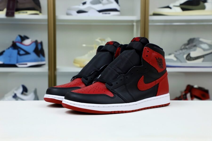 AIR JORDAN 1 RETRO HIGH OG 'BRED'