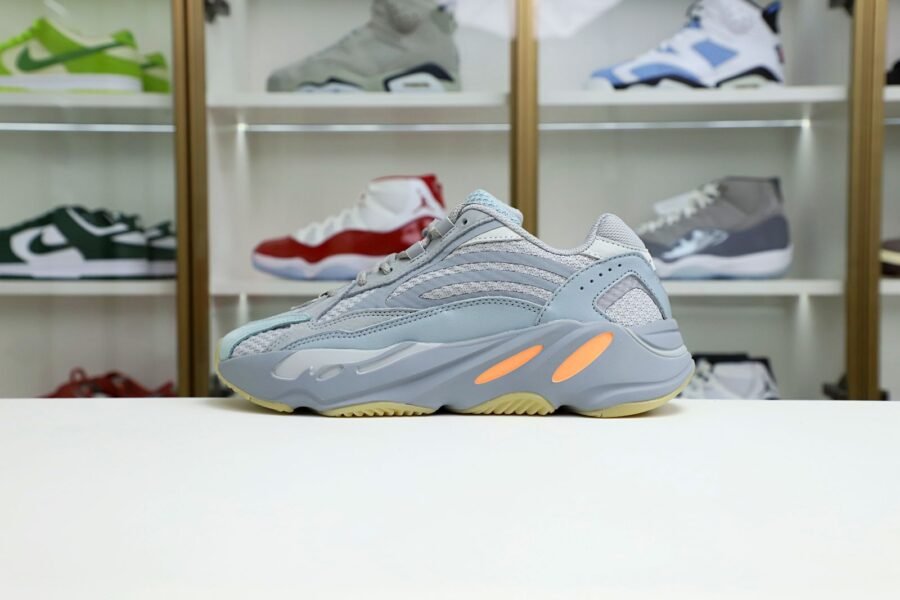 Yeezy boost 700 V2