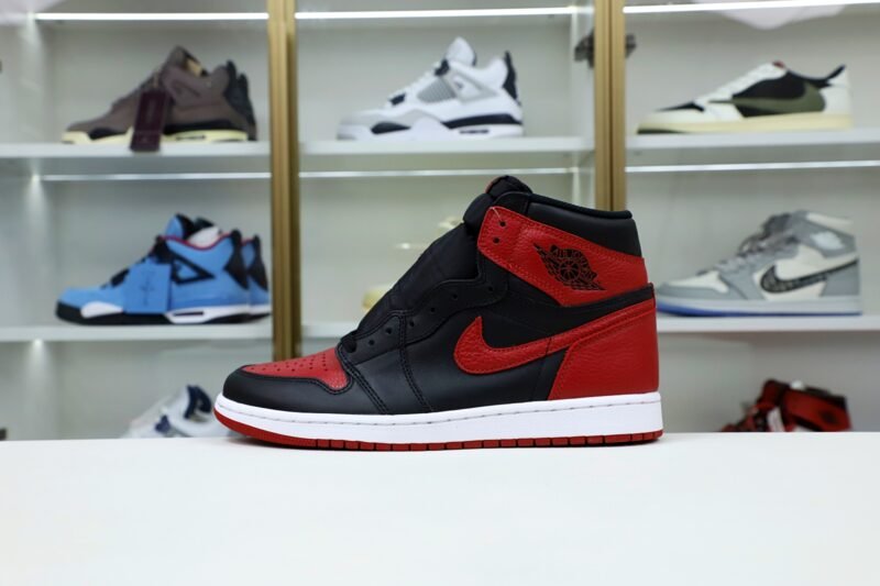 AIR JORDAN 1 RETRO HIGH OG 'BRED'