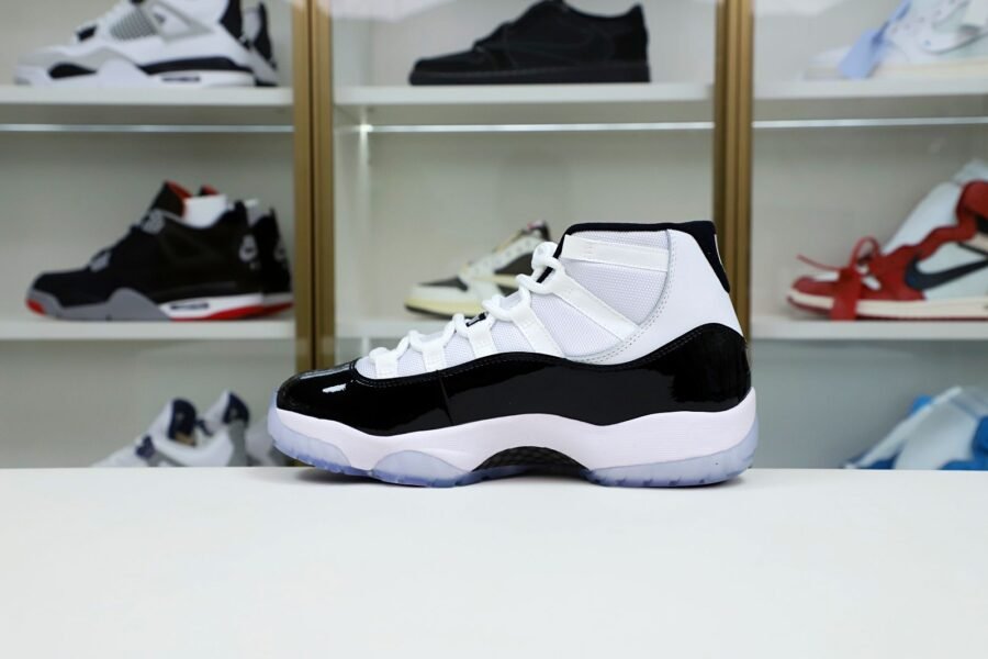 AIR JORDAN 11 RETRO 'CONCORD' 2018