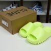 YEEZY SLIDES GX6138