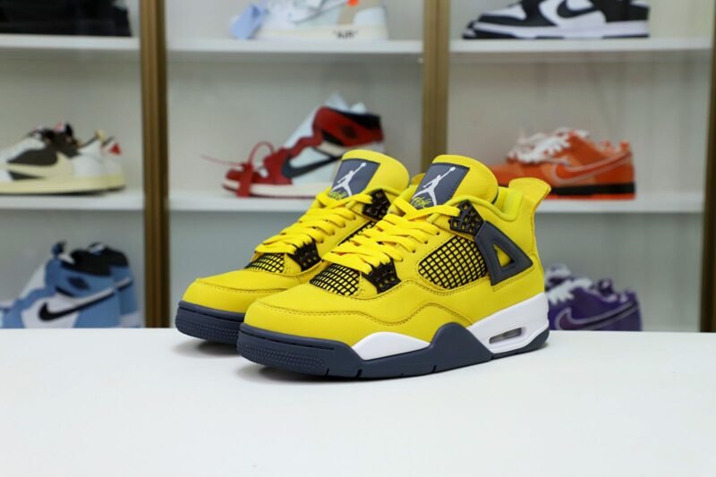 AIR JORDAN AIR JORDAN 4 RETRO 'LIGHTNING' 2021