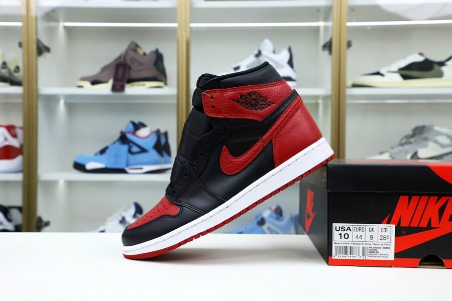 AIR JORDAN 1 RETRO HIGH OG 'BRED'