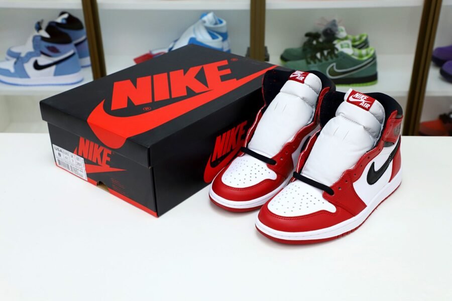 AIR JORDAN 1 RETRO HIGH OG 'CHICAGO' 2015