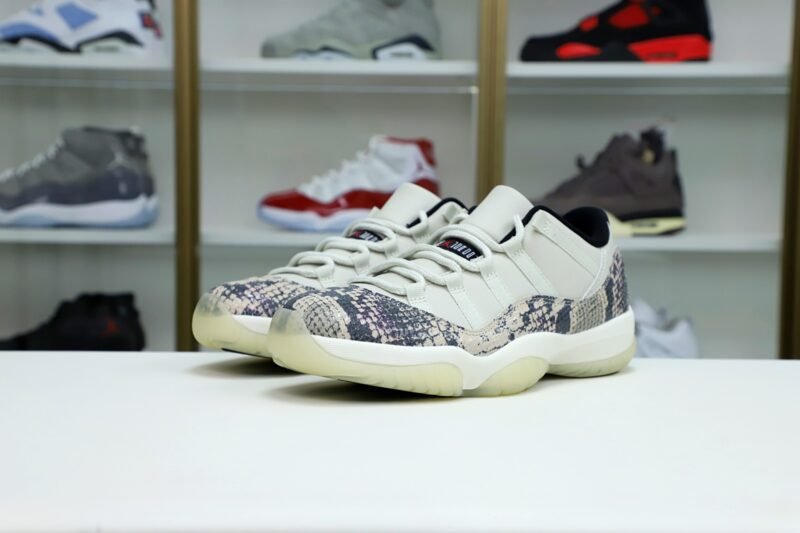 AIR JORDAN 11 LOW SNAKESKIN LIGHT BONE