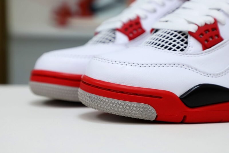 AIR JORDAN 4 RETRO 'FIRE RED' 2012