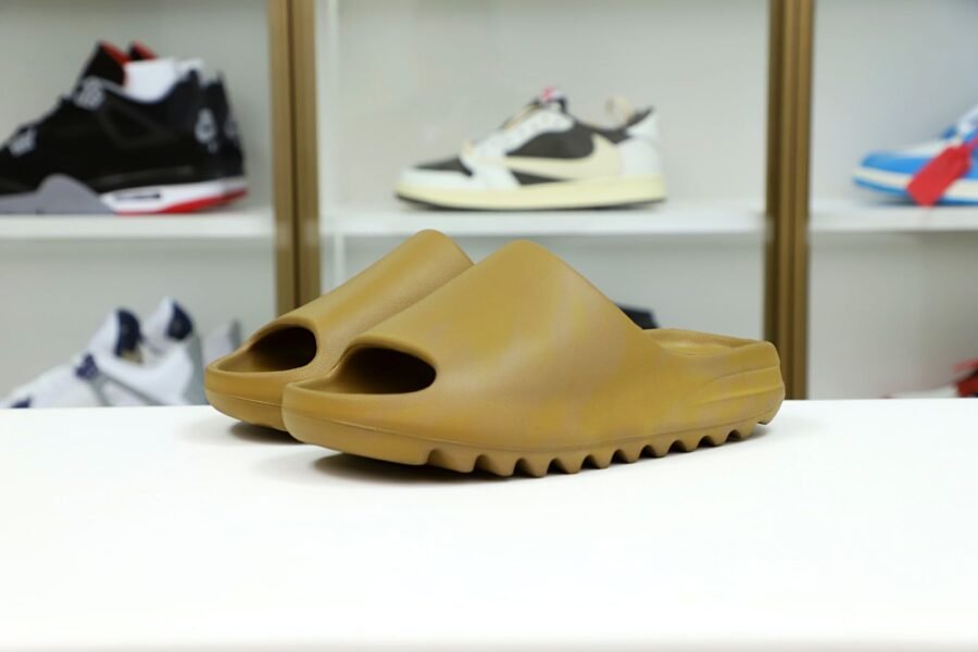 YEEZY SLIDES GW1931