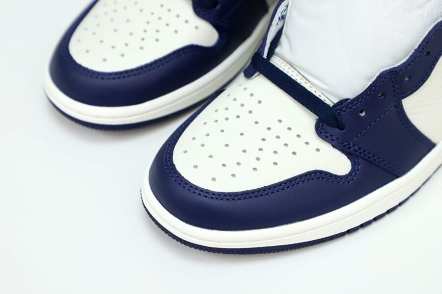 AIR JORDAN 1 RETRO HIGH OG 'OBSIDIAN'