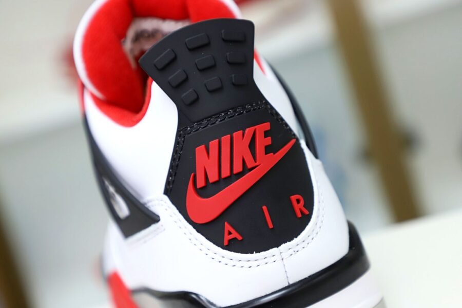 AIR JORDAN 4 RETRO 'FIRE RED' 2012