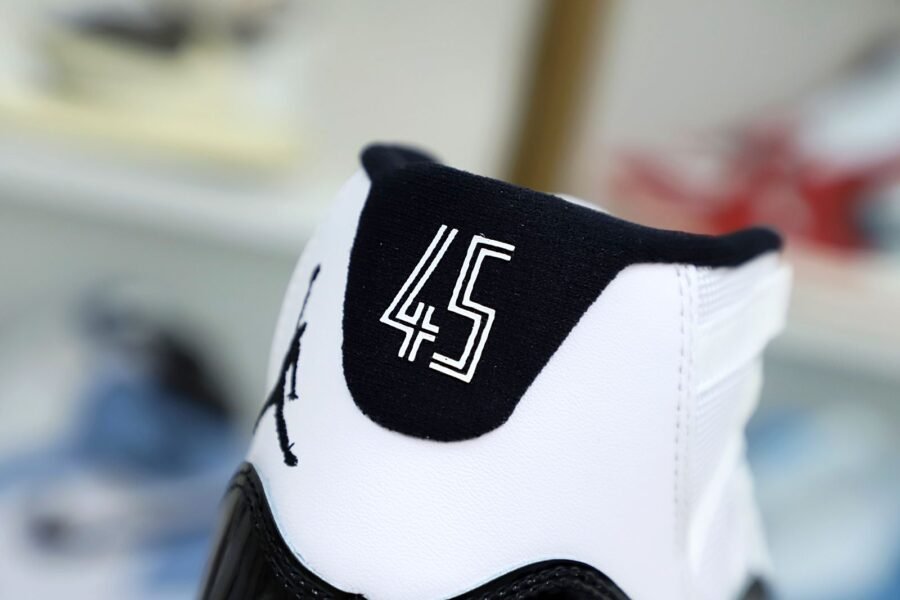 AIR JORDAN 11 RETRO 'CONCORD' 2018