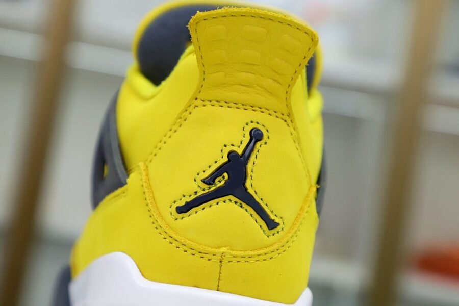 AIR JORDAN AIR JORDAN 4 RETRO 'LIGHTNING' 2021