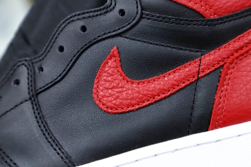 AIR JORDAN 1 RETRO HIGH OG 'BRED'