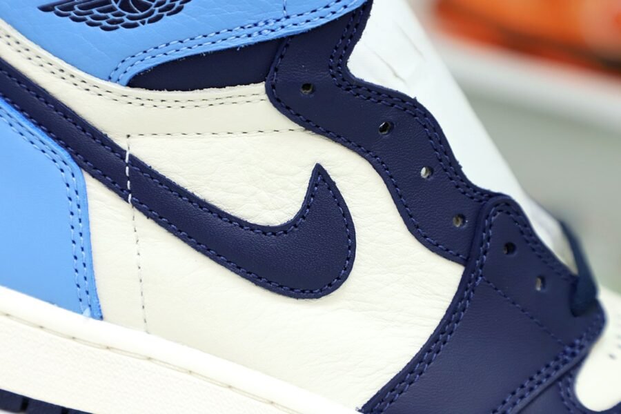 AIR JORDAN 1 RETRO HIGH OG 'OBSIDIAN'