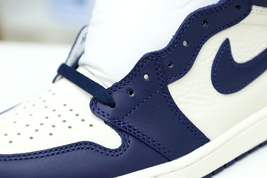 AIR JORDAN 1 RETRO HIGH OG 'OBSIDIAN'