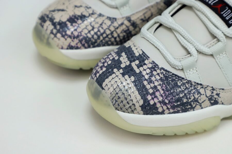 AIR JORDAN 11 LOW SNAKESKIN LIGHT BONE