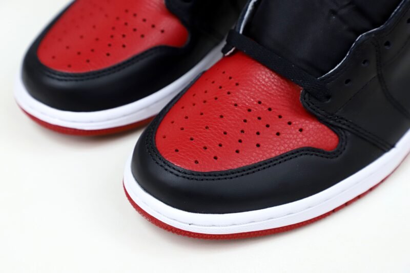 AIR JORDAN 1 RETRO HIGH OG 'BRED'