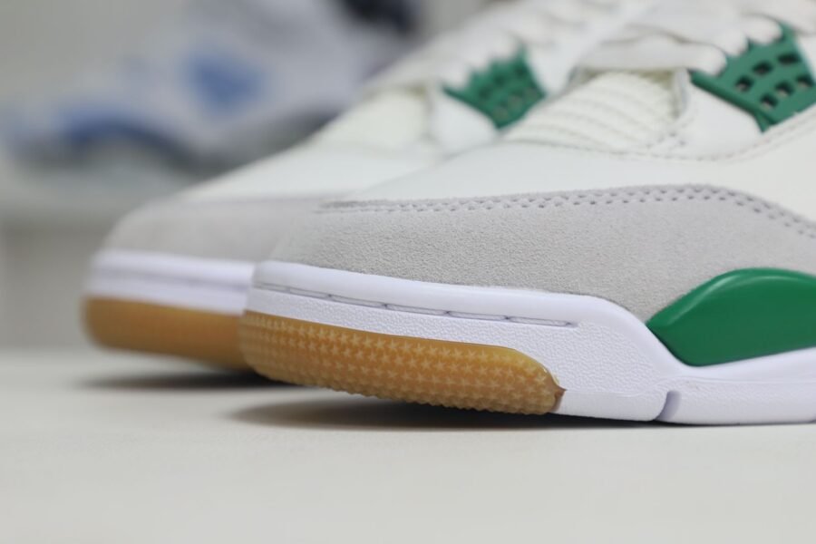 NIKE SB X AIR JORDAN 4 RETRO 'PINE GREEN'