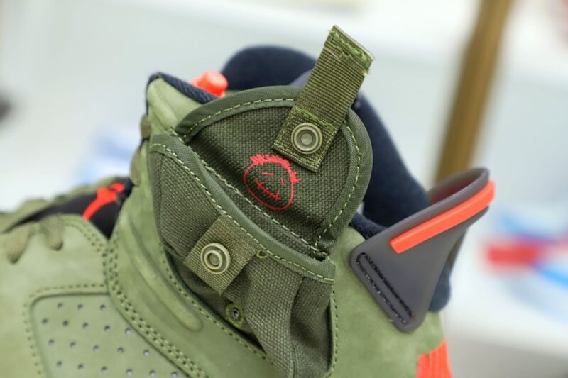 TRAVIS SCOTT X AIR JORDAN 6 RETRO 'OLIVE'