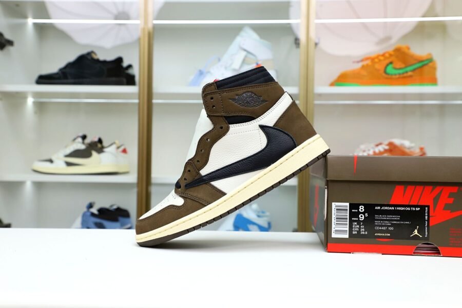 TRAVIS SCOTT X AIR JORDAN 1 RETRO HIGH OG 'MOCHA'