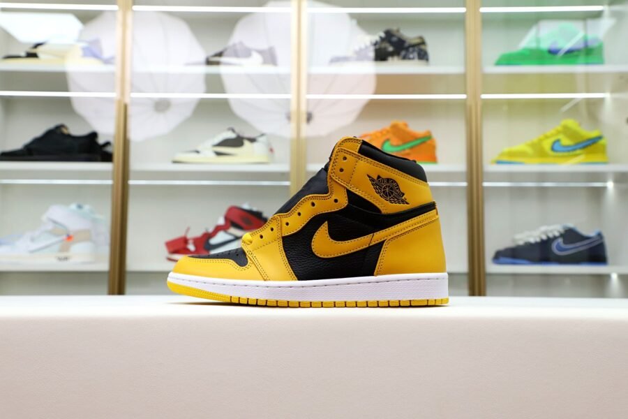 AIR JORDAN 1 HIGH RETRO OG 'POLLEN'