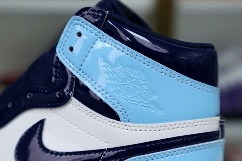 WMNS AIR JORDAN 1 RETRO HIGH OG 'BLUE CHILL'