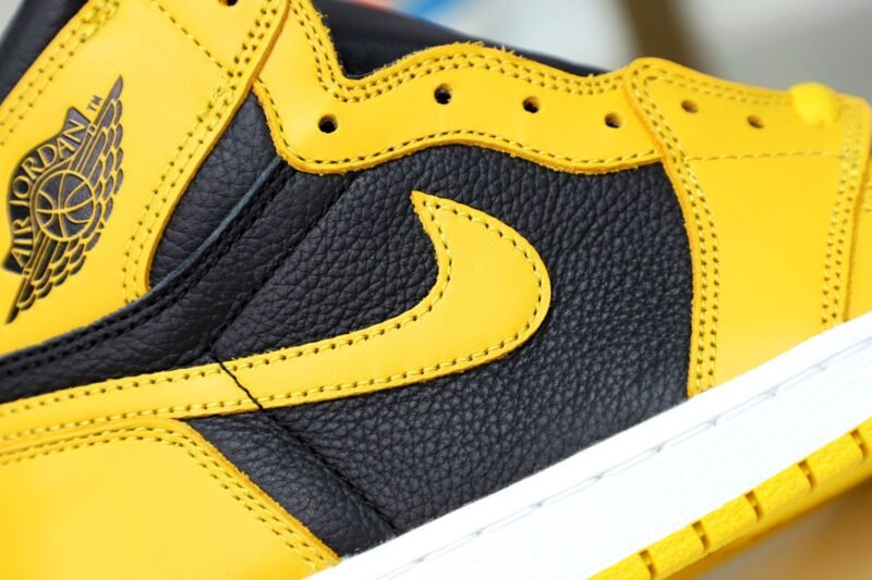 AIR JORDAN 1 HIGH RETRO OG 'POLLEN'