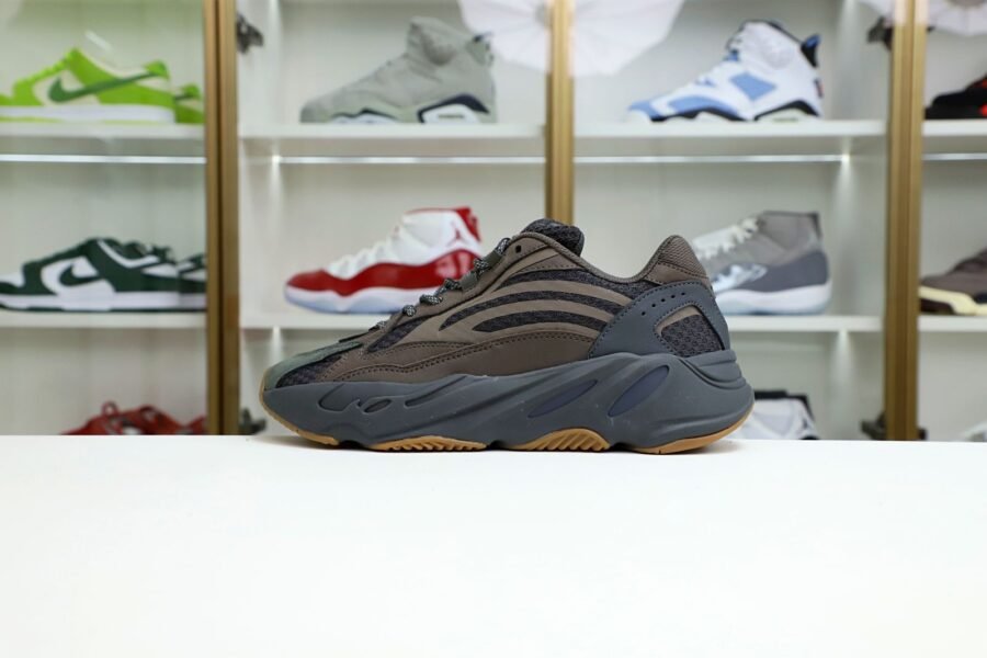 Yeezy boost 700 V2