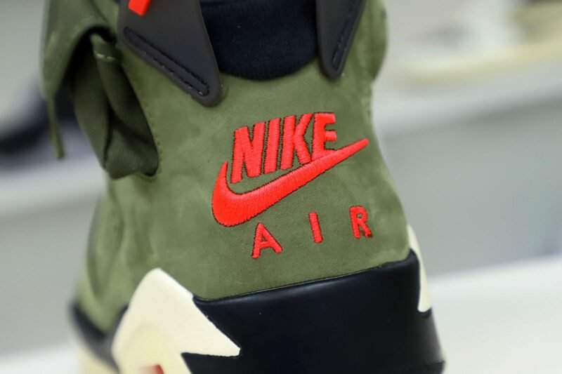 TRAVIS SCOTT X AIR JORDAN 6 RETRO 'OLIVE'