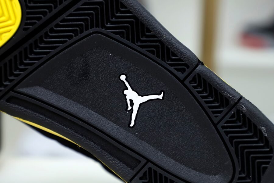 Jordan Air Jordan4 thunder  2023