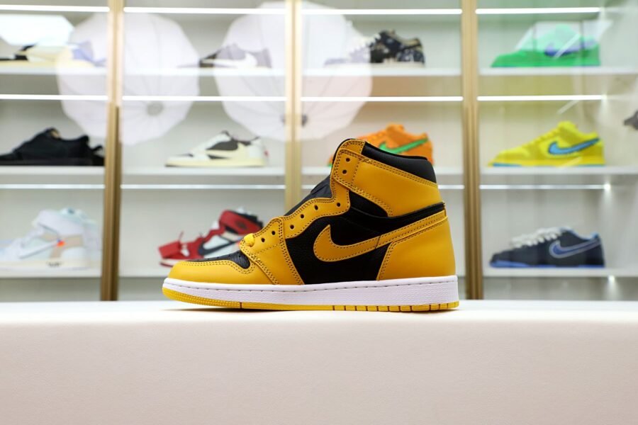 AIR JORDAN 1 HIGH RETRO OG 'POLLEN'