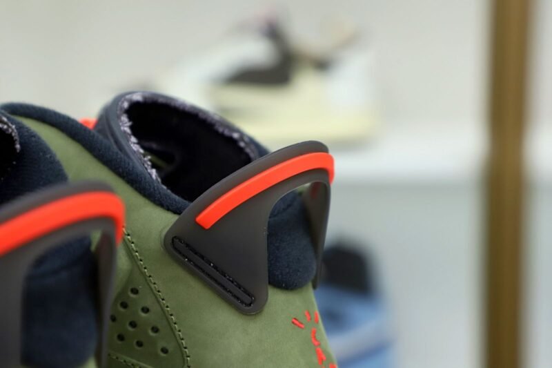 TRAVIS SCOTT X AIR JORDAN 6 RETRO 'OLIVE'