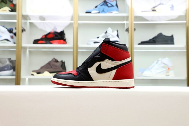 AIR JORDAN 1 RETRO HIGH OG 'BRED TOE'