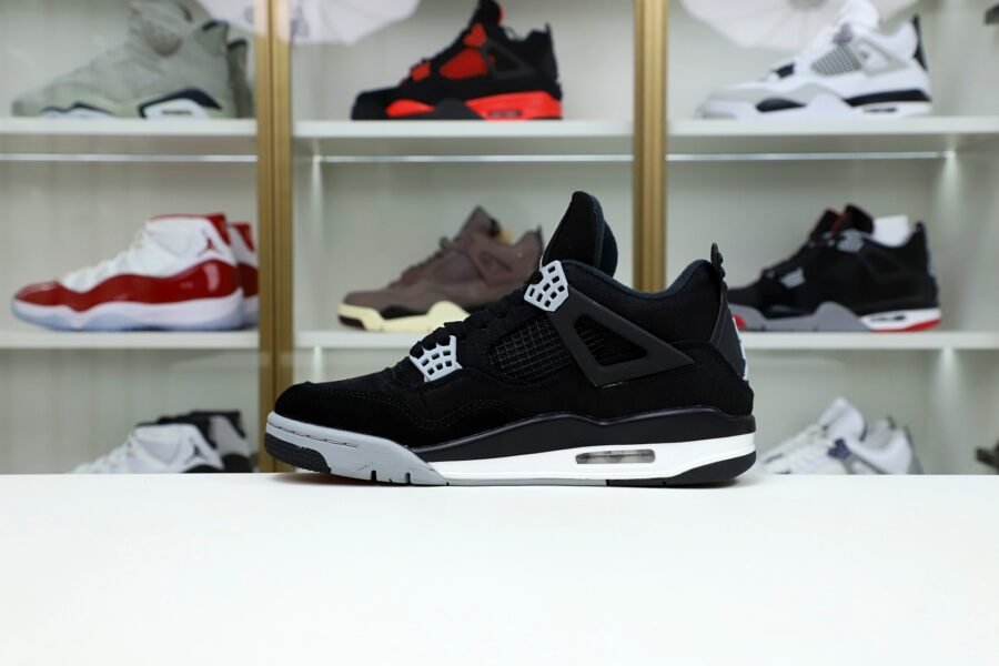 AIR JORDAN 4