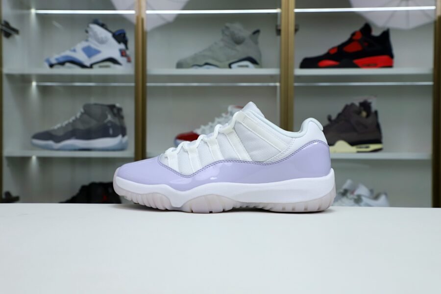 AIR JORDAN 11 LOW PURE VIOLET