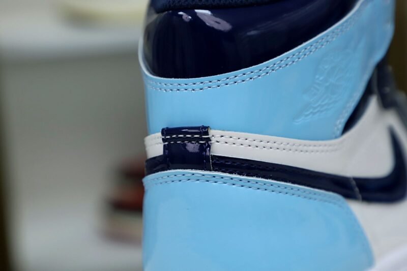 WMNS AIR JORDAN 1 RETRO HIGH OG 'BLUE CHILL'