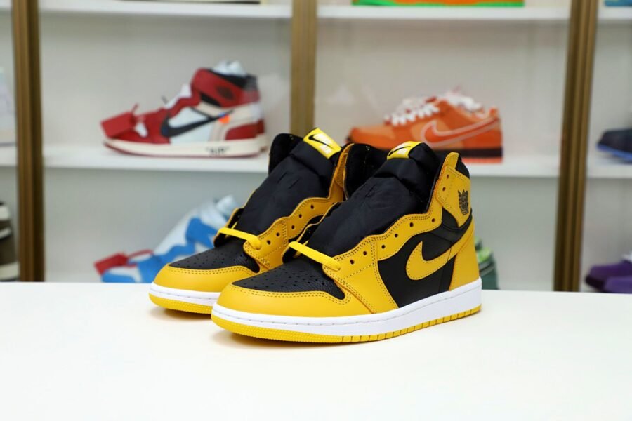 AIR JORDAN 1 HIGH RETRO OG 'POLLEN'