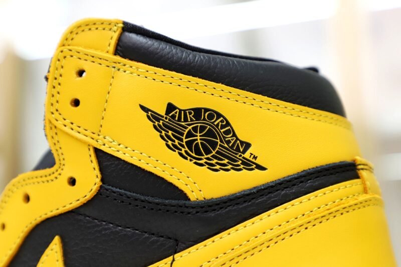 AIR JORDAN 1 HIGH RETRO OG 'POLLEN'