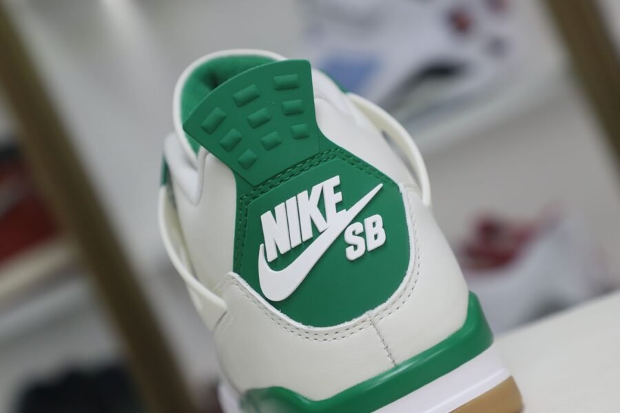 NIKE SB X AIR JORDAN 4 RETRO 'PINE GREEN'